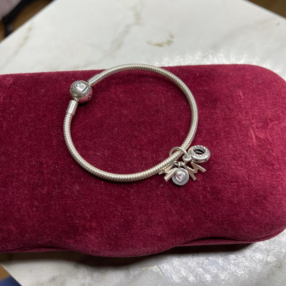Silver Pandora Bracelet 925 with a MOM charm
